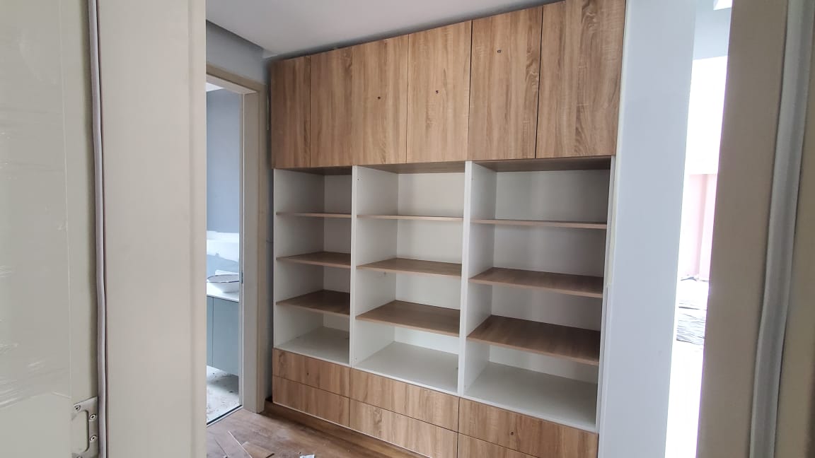 Master Bedroom Fitted Wardrobe — image 3 of 4