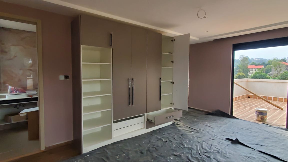 Master Bedroom Fitted Wardrobe — image 4 of 4