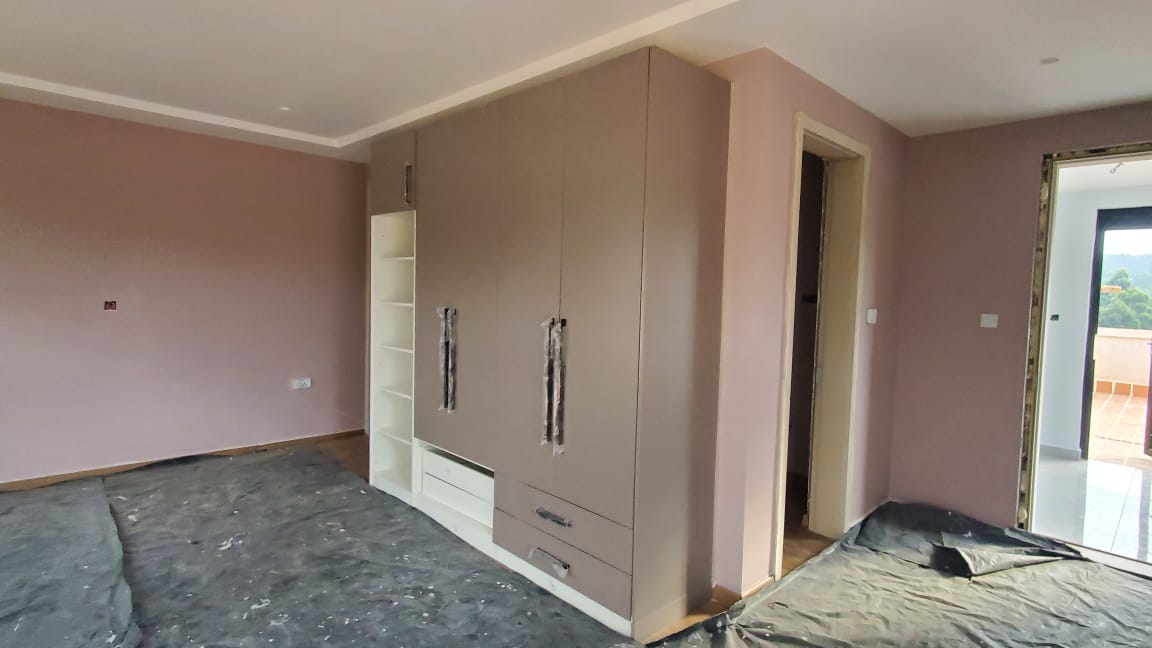 Guest Room Wardrobe & Storage — image 3 of 4